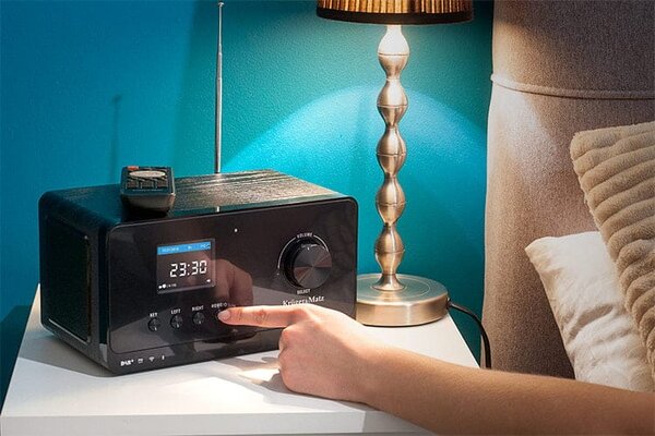 WIFI BT DAB FM internetni radio LCD 2,4" 27.000 postaj budilka in vreme