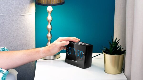 Moderna LED elektronska FM radio budilka