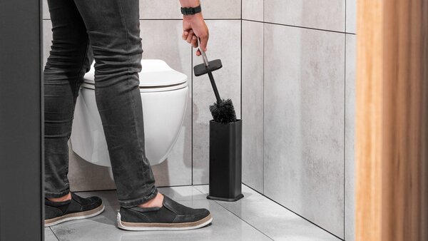 Črna WC ščetka za čiščenje + kovinsko stojalo