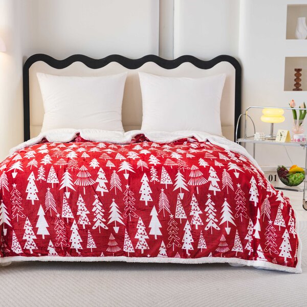 Božična deka z ovčko iz mikropliša CHRISTMAS TREES rdeča Dimenzije: 160 x 200 cm