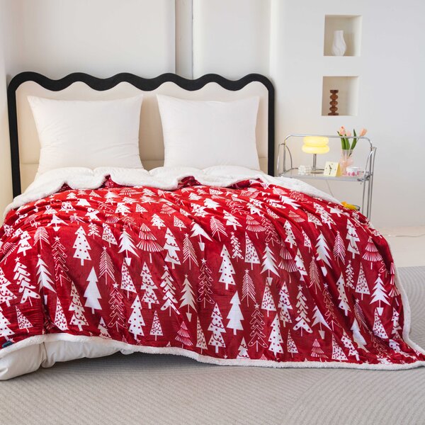 Božična deka z ovčko iz mikropliša CHRISTMAS TREES rdeča Dimenzije: 160 x 200 cm