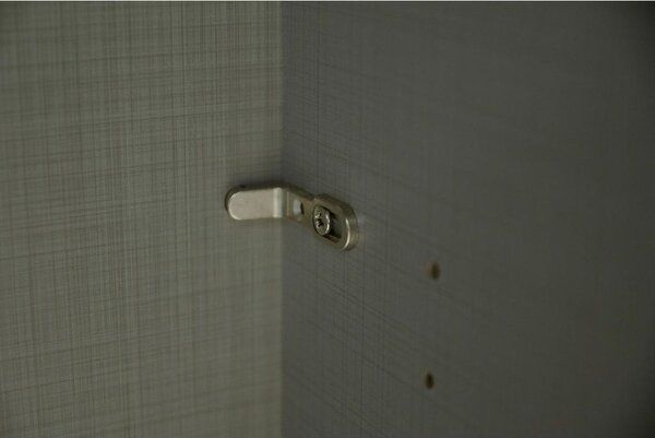 Modern Living Omara S Klasičnimi Vrati Level 36 A, Bela