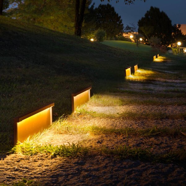 OLEV Step Line LED svetilka za podstavek, rjasto rjava