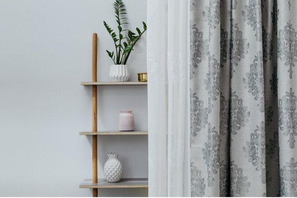 Bež prosojna zavesa 140x260 cm Cybele – Mendola Fabrics