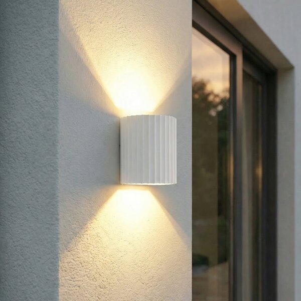 Lindby LED zunanja stenska svetilka Ralino, bela, 2-svetilna, IP65, Bela, Aluminij, Sodobni