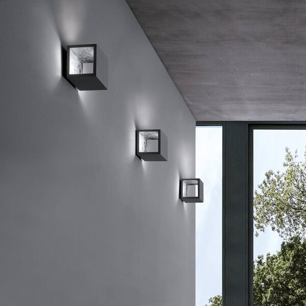 ICONE Cubò LED stenska svetilka, 10 W, titan/srebrna