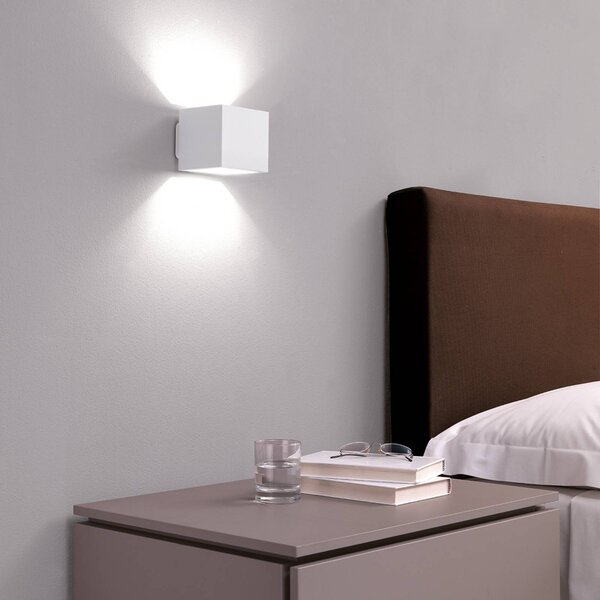 ICONE Cubò LED stenska svetilka, 10 W, bela