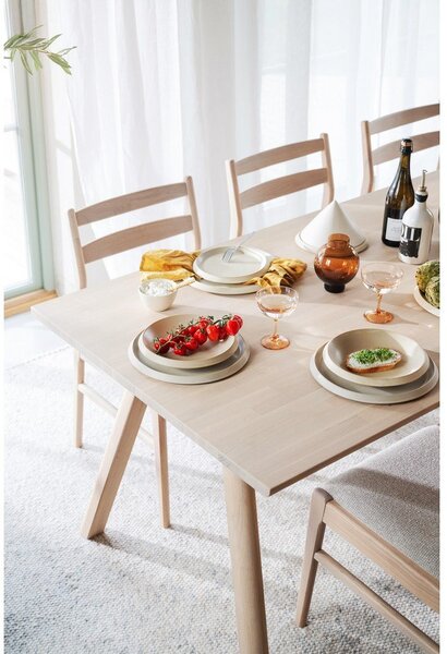 Raztegljiva jedilna miza iz masivnega hrasta 95x220 cm Clapperton – Rowico