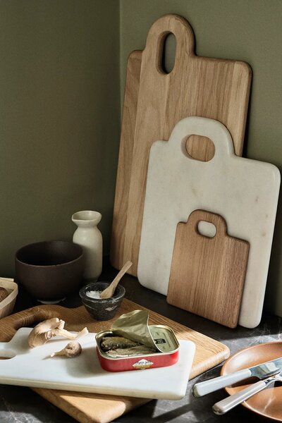 Broste Copenhagen deska za serviranje za rezanje iz hrastovega lesa 25 x 45,5 x 2 cm