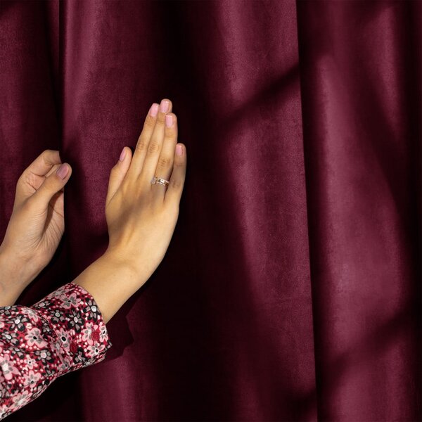 Bordo rdeča žametna zavesa za delno zatemnitev 140x245 cm Eyelets – Restilo