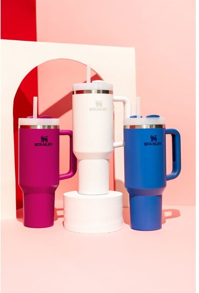 Bela termovka s slamico iz nerjavečega jekla 1,18 l Quencher H2.0 FlowState Tumbler Frost – Stanley