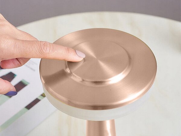 LED kovinska aku. 1500mah touch namizna svetilka USB bakrena