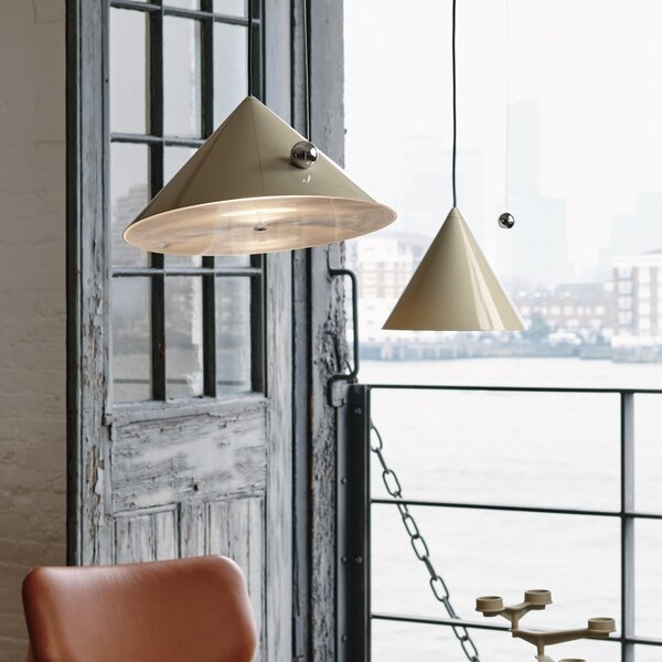 Tom Dixon LED viseča svetilka Pose, sivo-bež, Ø 43 cm jeklo dim, zatemnjen, Siva, Dnevna soba / jedilnica, Kovina, Dizajn