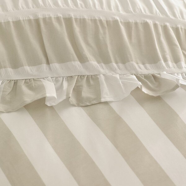 Bež enojna posteljnina 135x200 cm Seersucker Frill Stripe – Catherine Lansfield