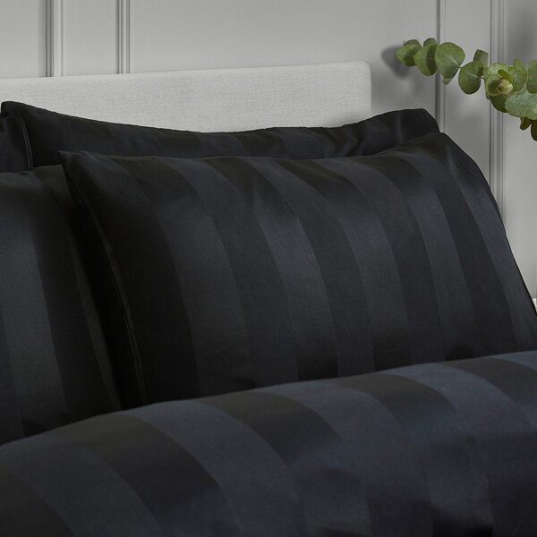 Črna 3-delna satenasta posteljnina za zakonsko posteljo 200x200 cm So Soft Satin Stripe – Catherine Lansfield