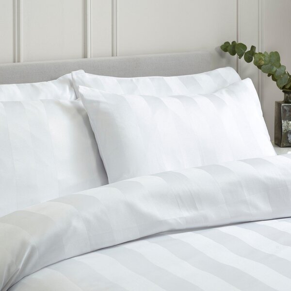 Bela 3-delna satenasta posteljnina za zakonsko posteljo 200x200 cm So Soft Satin Stripe – Catherine Lansfield
