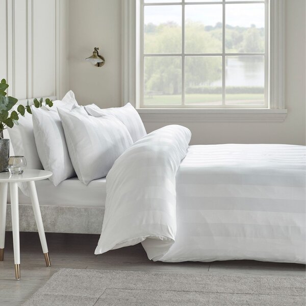 Bela 3-delna satenasta posteljnina za zakonsko posteljo 200x200 cm So Soft Satin Stripe – Catherine Lansfield