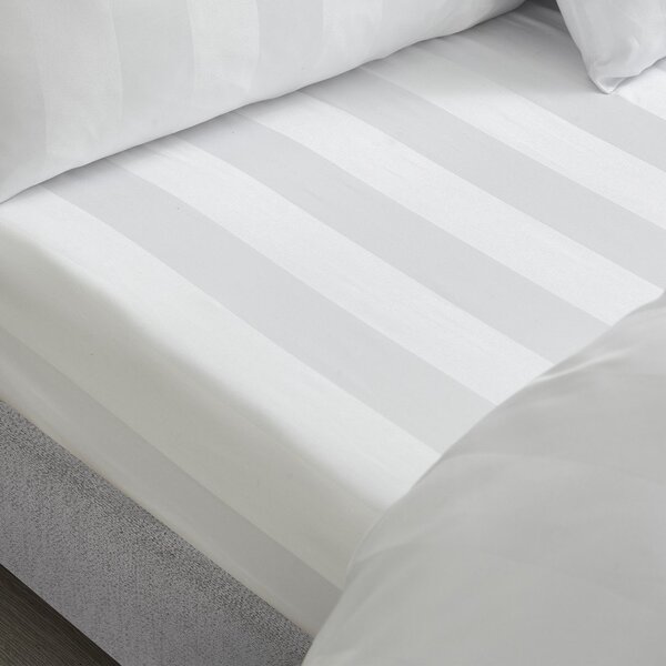 Bela napenjalna satenasta rjuha 150x200 cm So Soft Satin Stripe – Catherine Lansfield