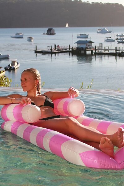 SunnyLife napihljiva blazina iz umetne mase 158 x 74 x 36 cm