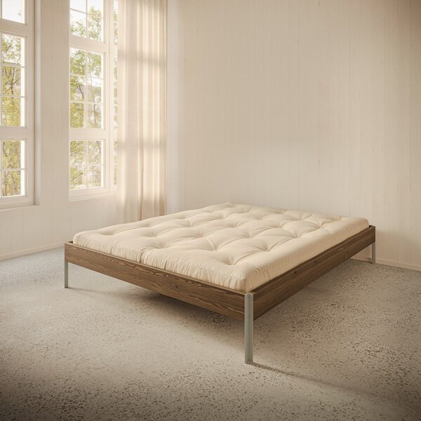 Rjava zakonska postelja iz masivnega bora z letvenim dnom 140x200 cm Core – Karup Design