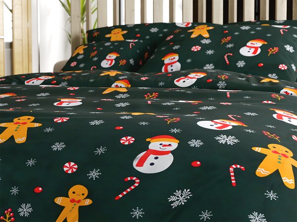 Posteljnina iz mikrovlaken SNOWMAN AND GINGERBREAD zelena Dimenzije posteljnine: 70 x 90 cm | 140 x 200 cm