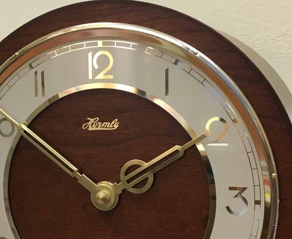 Namizna ura Walnut Westminster