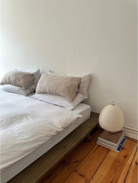Rjava zakonska postelja iz masivnega bora z letvenim dnom 140x200 cm Japan – Karup Design