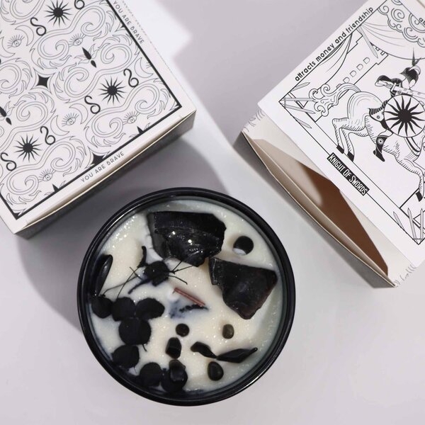 Hop Hare Kristalna sveča – Kralj mečev - Soy Wax, Fragrance, Glass, Gemstones - Majhna pozornost - Za 30 let