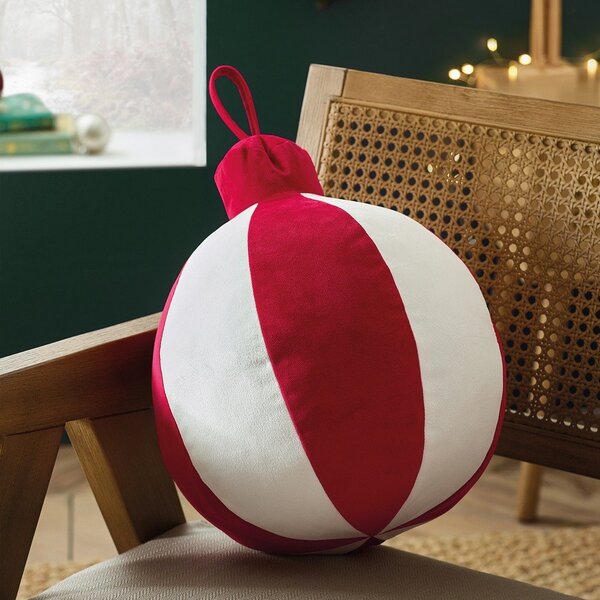 Plišasta okrasna blazina z božičnim motivom 25x30 cm Christmas Bauble – Catherine Lansfield