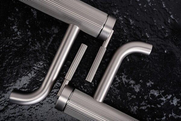 Pipa umivalnika Rea Argon Brush Nickel Low