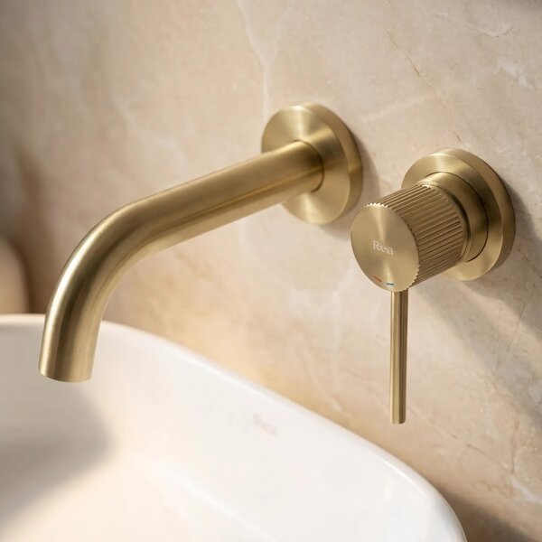 Skrita armatura za umivalnik Rea Lungo Stripe Brush Gold