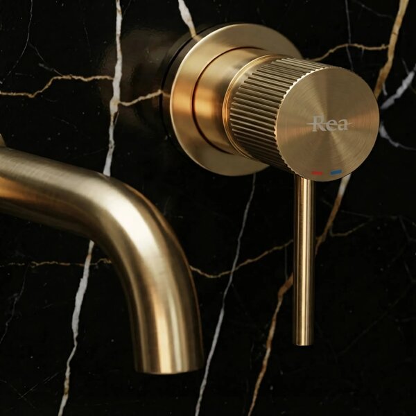 Skrita armatura za umivalnik Rea Lungo Stripe Brush Gold