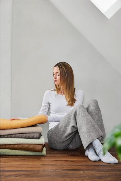 DEKORATIVNA ODEJA CHARLOTTE 140/200 cm bež