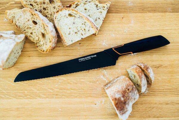 NOŽ ZA KRUH FISKARS EDGE 63 cm nerjaveče jeklo