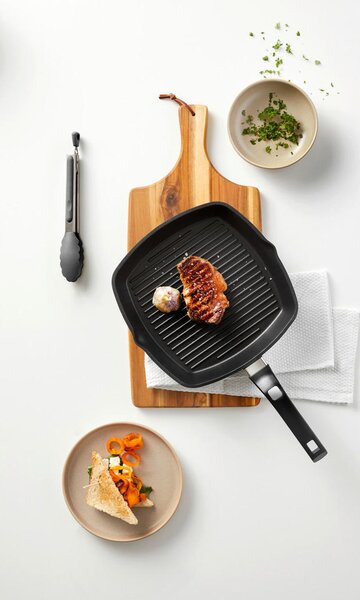 PONEV ZA ŽAR Perfect Cooking 28/28 cm premaz proti prijemanju Greblon®