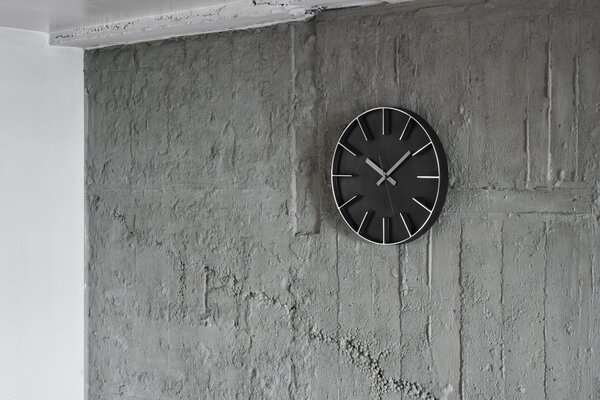 Stenska ura Edge Medium 3 barve