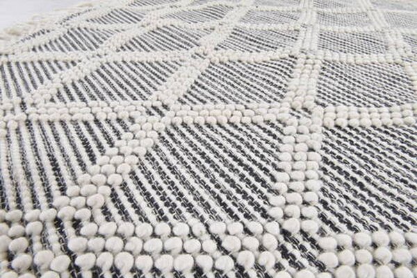 ROČNO TKANA PREPROGA Colored Macrame one 140/140 cm tkano siva, bela
