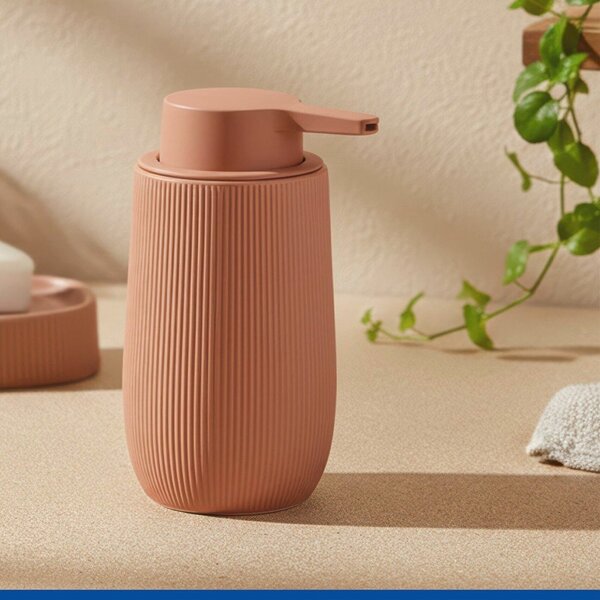 Rjav plastičen dozirnik za milo 400 ml Fablo – Wenko