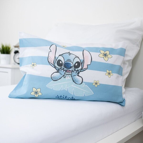 Svetlo modra bombažna otroška posteljnina za otroško posteljico 100x135 cm Lilo & Stitch "Tropical Hugs" – Jerry Fabrics