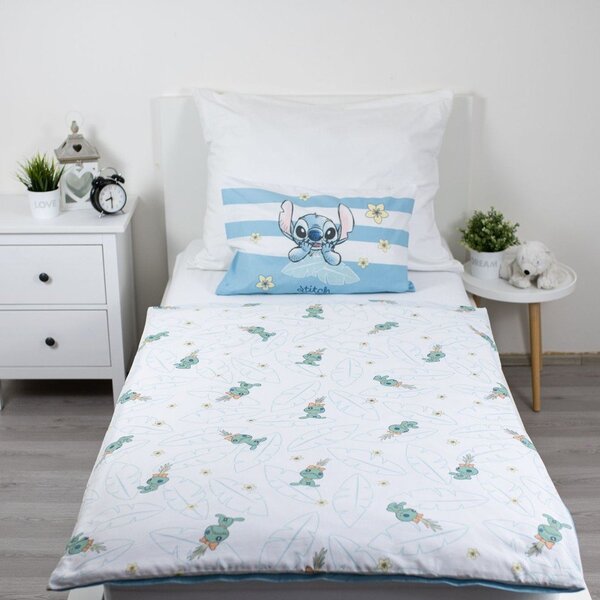 Svetlo modra bombažna otroška posteljnina za otroško posteljico 100x135 cm Lilo & Stitch "Tropical Hugs" – Jerry Fabrics