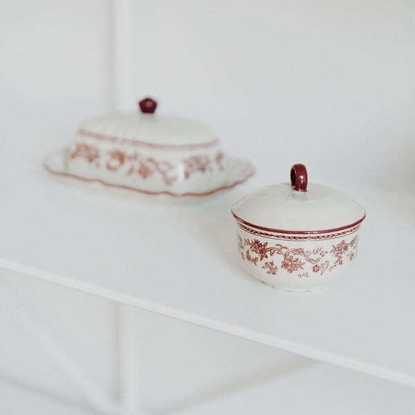 Bordo rdeča/slonokoščena porcelanasta posoda za maslo Cyril – S|P Collection