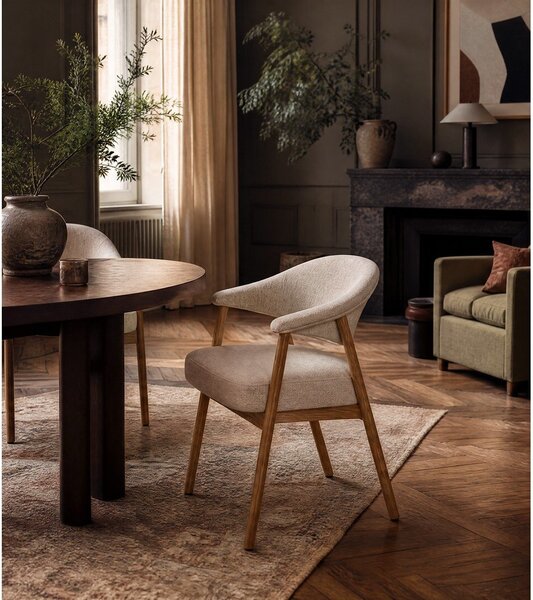 Kremno beli jedilni stoli v kompletu z nasloni za roke 2 ks iz masivnega hrasta Elk – Unique Furniture
