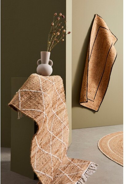 Bela/v naravni barvi ročno tkana preproga iz jute 70x140 cm Shaila – Bizzotto