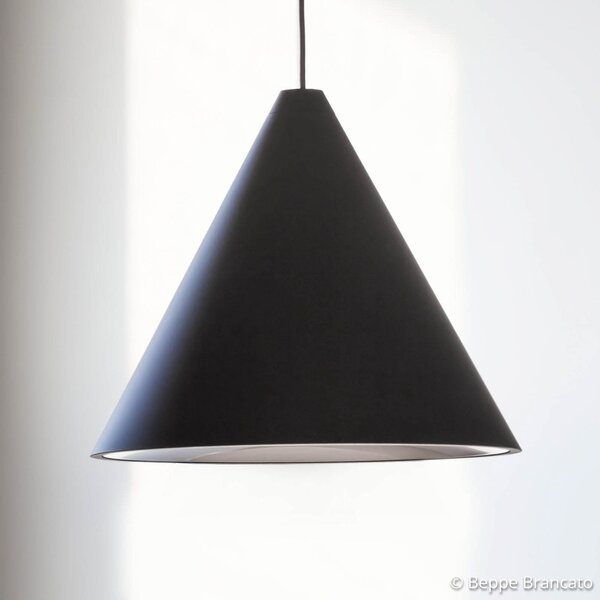 FLOS String light viseča svetilka, 12 m kabel, stožec, zatemnjen, Črna, Dnevna soba / jedilnica, Aluminij, Dizajn