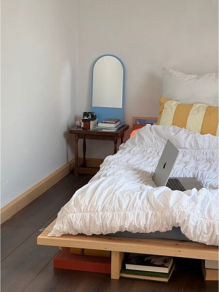 Postelja iz masivnega bora z letvenim dnom 90x200 cm v naravni barvi Japan – Karup Design
