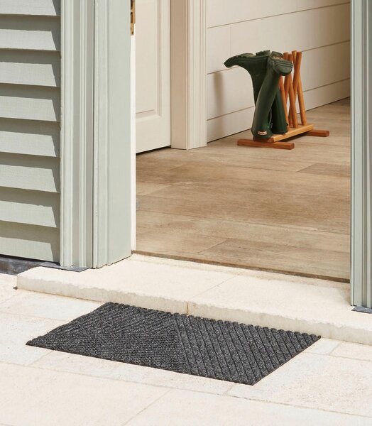 PREDPRAŽNIK Dune Stripes dark grey 45/75 cm reliefno temno siva