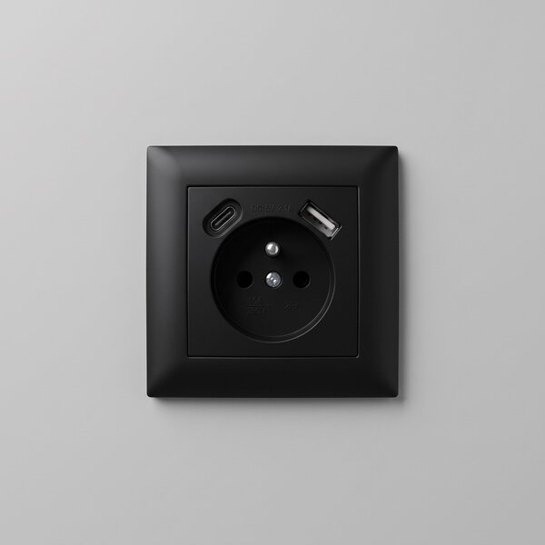 Enojna vtičnica z ozemljitvijo + USB-A USB-C OSTE JNH004-G Black