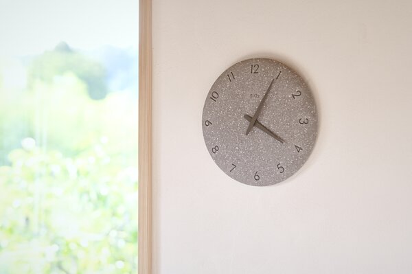 Stenska ura SiO2 Clock 4 barve