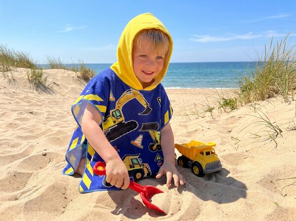Otroški kopalni pončo LITTLE BUILDER moder Dimenzije: 60 x 120 cm