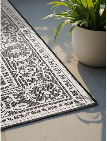 Črno-bela notranja in zunanja preproga 120x170 cm Duet Kona – NORTHRUGS